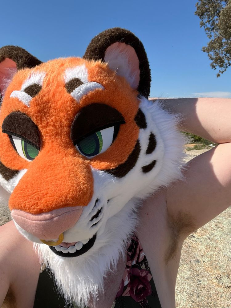 How to find me in fursuit!

If I’m wearing a tank top or one underneath a button up feel free to take a whiff😉