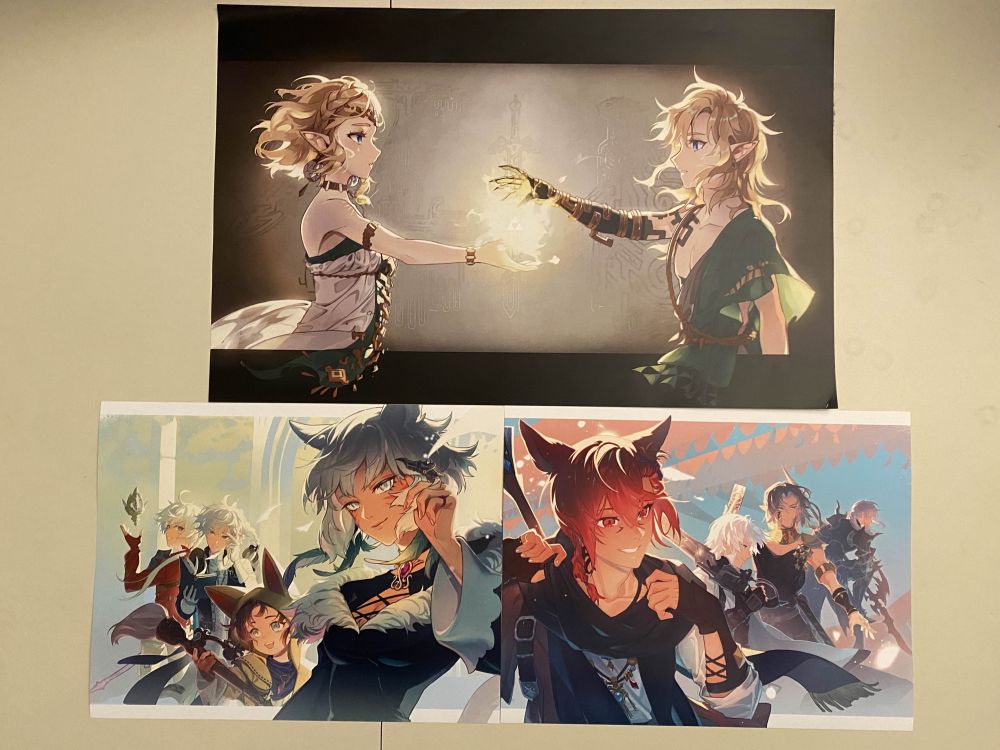 - Large print of Zelda and Link harnessing light together. (by lowah)
- Two smaller sized prints of the scions. Left print has Y'shtola with Krile, Alphinaud, and Alisaie. Right print has G'raha with Thancred, Urianger, and Estinien. (collaboration by lowah, hikazio, ellenqwang)