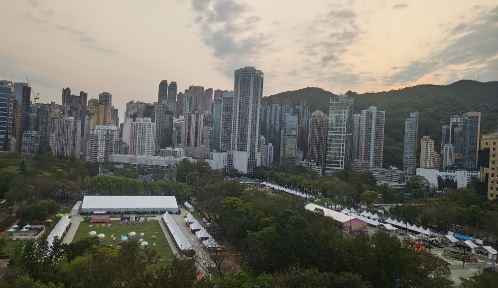 ホテルからみえるヴィクトリアパーク。フラワーフェスティバルやってた