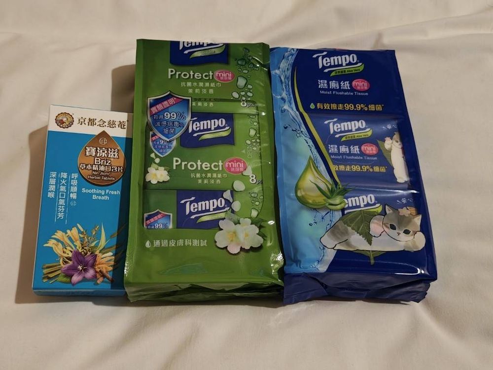 喉ケアタブレットとウエットティッシュの写真。

tempoウエットティッシュは6個入り189元とか199元が59元