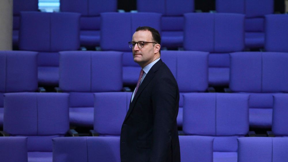 (S+) Jens Spahn unter Druck: Im Zentrum des Versagens
