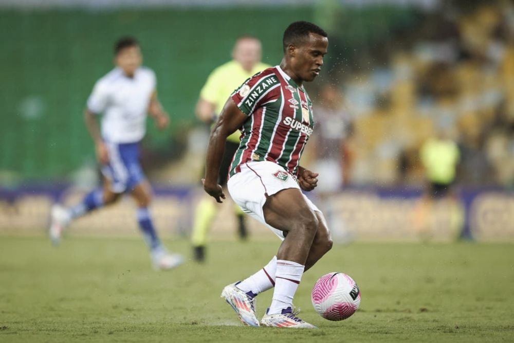 Arias desabafa sobre recusa por renovação com o Fluminense e promete dar sua versão "no momento certo"