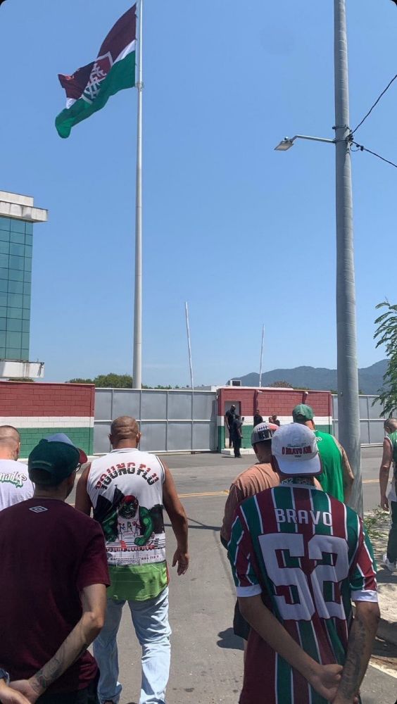 Diretoria e comissão técnica se reúnem com líderes de Organizadas no CT do Fluminense