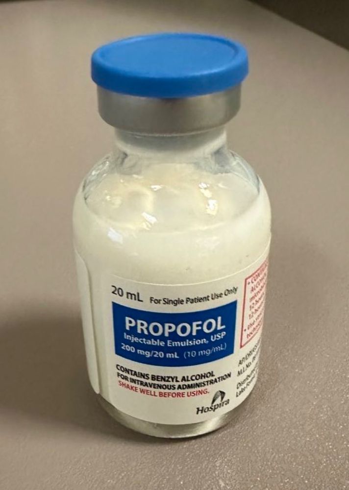 A vial of blue-top propofol, which *looks* like a friendly vial of yellow-top propofol, but isn’t 