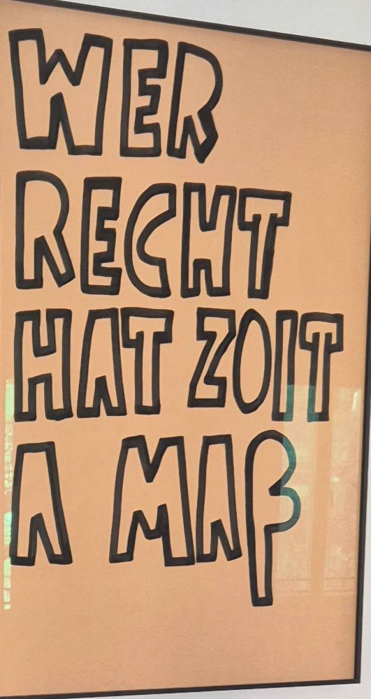 Ein Poster, das ich in München gesehen habe, sagt: "Wer recht hat, zoit a Maß".
