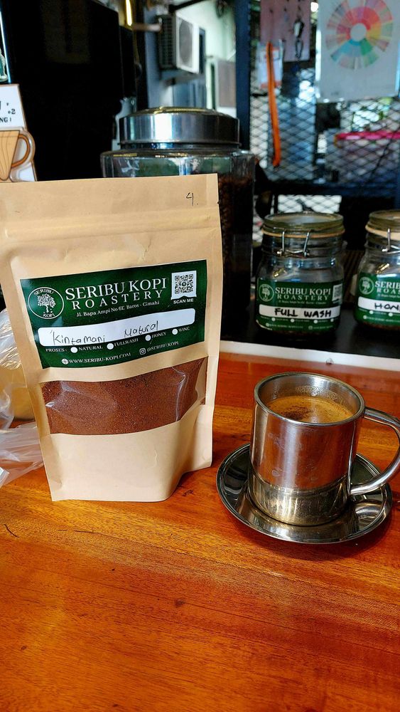 Udah setahun di cimahi tpi baru skarang kesini

___
📸 Image credit: u/Roxane1471
🔗 Source: https://reddit.com/r/kulineria/comments/1pm6zf4/seribu_satu_kopi_roastery_cimahi/

#kulineria #food #indonesia