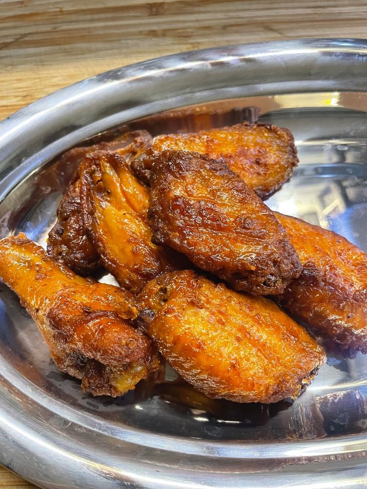 Akhirnya nemu di shopee sama persis lol, price 1/5 ish compared to the hut. 

P.s ga post link karena ga mau dikira affiliate, tinggal search dia best seller kok

___
📸 Image credit: u/arcyly
🔗 Source: https://reddit.com/r/kulineria/comments/1p2xzxa/untuk_yang_suka_banget_chicken_wings_pizza_hut/

#kulineria #food #indonesia