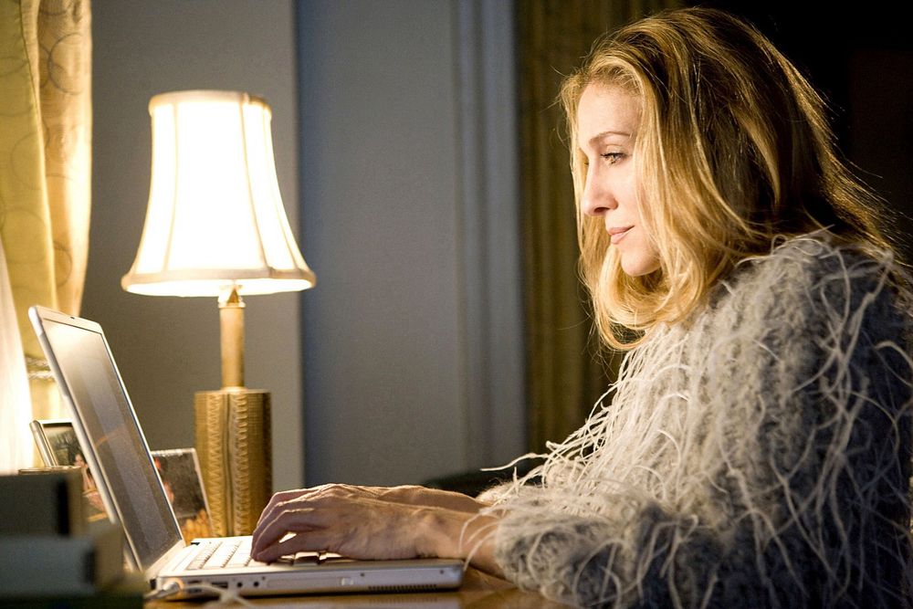 Carrie Bradshaw at laptop 