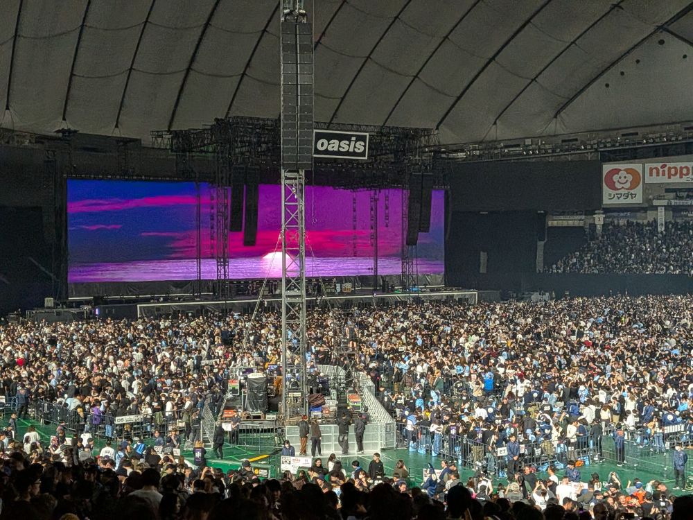 Oasis来日公演初日終了後の東京ドームの光景。