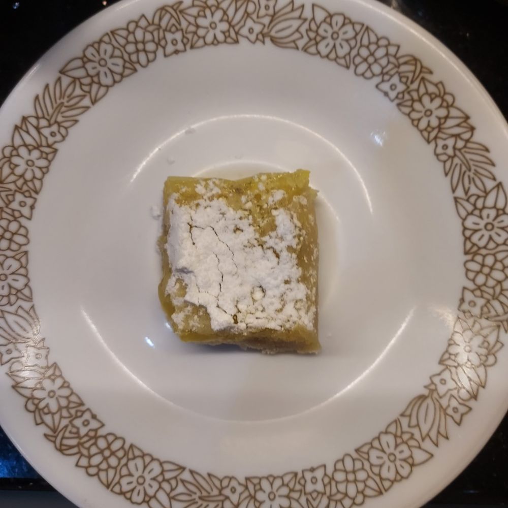 lemon square with powdered sugar