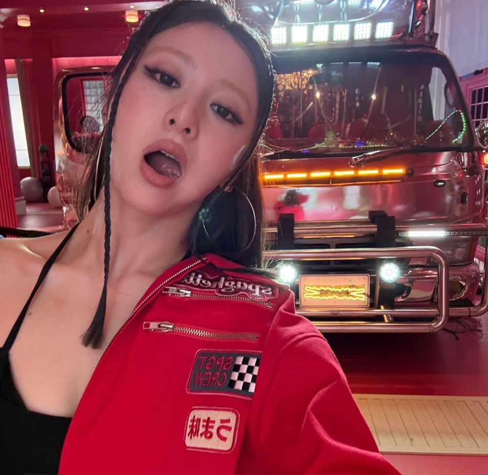 yunjin from le sserafim