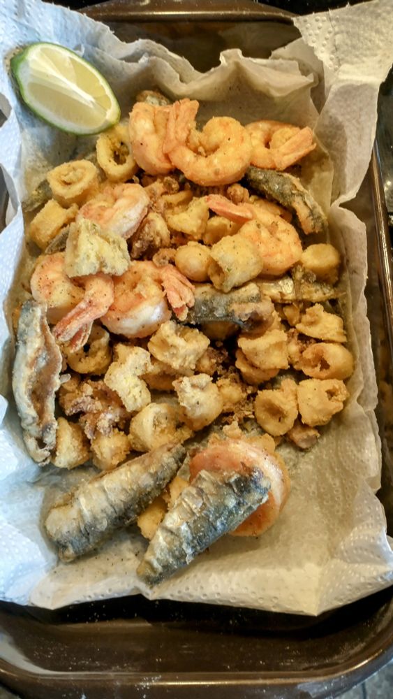 Fritto misto di mare.