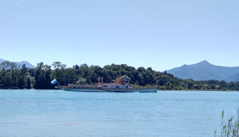 Raddampfer 'Ludwig Fessler' vor der Herreninsel.