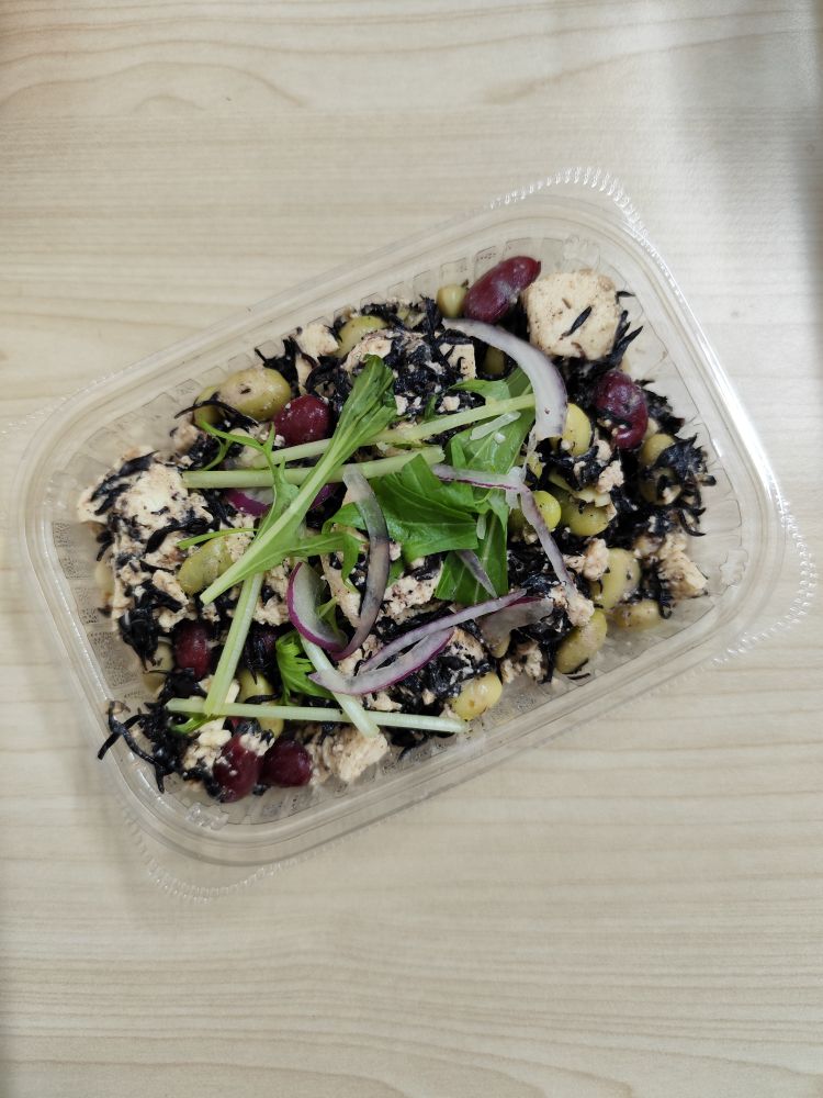 豆腐とひじきのごま豆乳サラダ