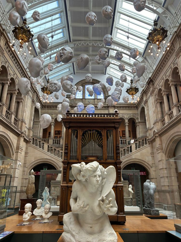 Floating heads Kelvingrove Museum 