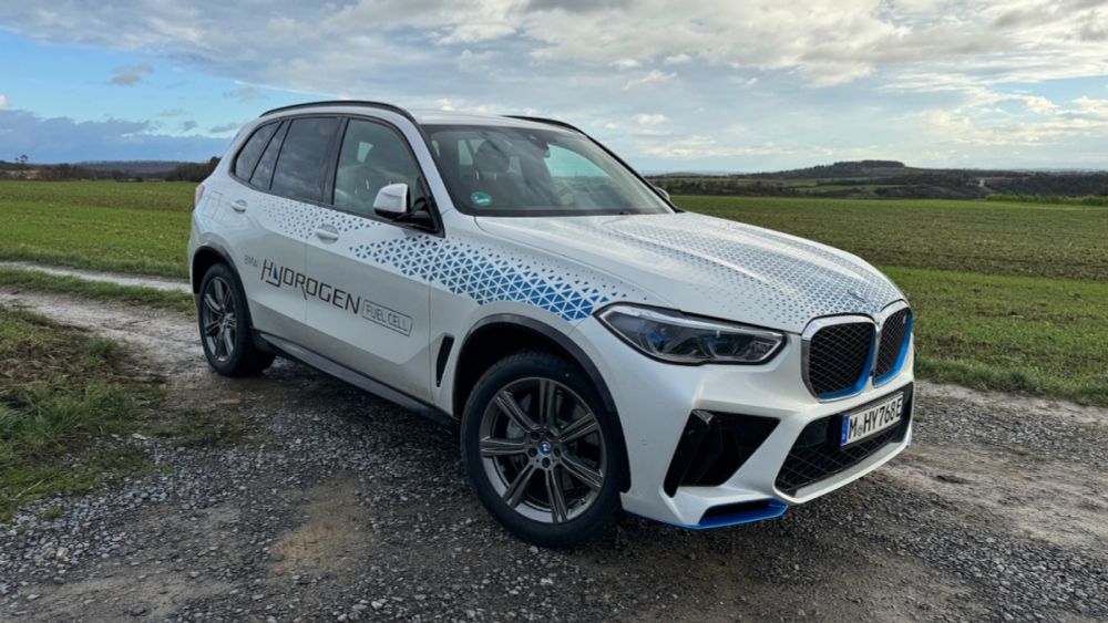 BMW iX5 Hydrogen im Test: Wie gut gelingt das Wasserstoff-Experiment?