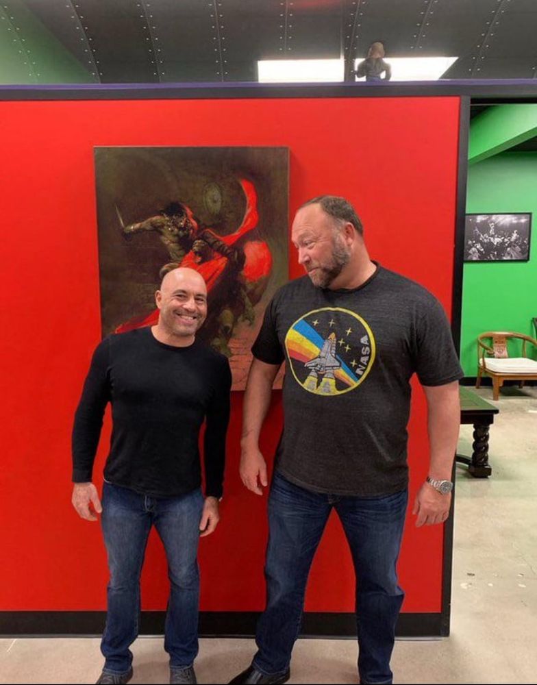 joe rogan (short) and alex jones (tall)