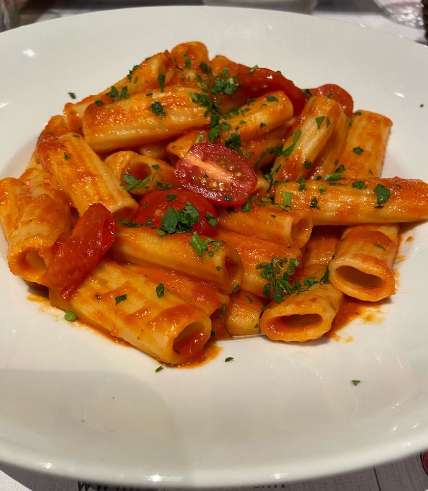A plate of arrabbiata pasta 