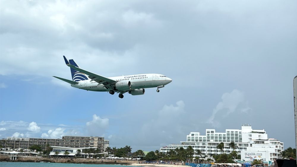 Copa Airlines flight from Panama landing in St Maarten