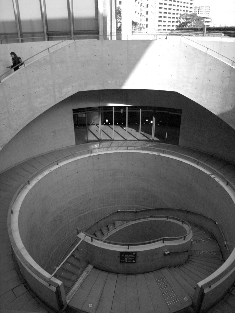 Black and white photo of Hyogo Prefectural Museum of Art by Tadao Ando