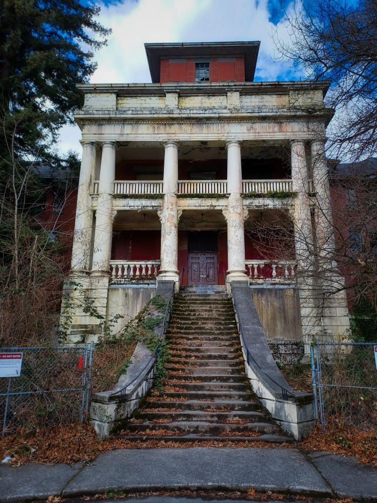 Riverview Sanitarium (Abandoned).  Used as a set in several Hollywood movies.
