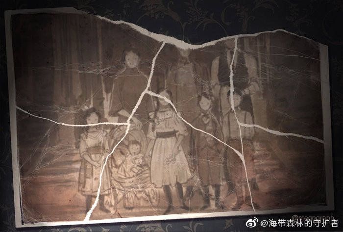 Illustration depicting a torn family photo; A butler and a tutor, a nanny and her son, two girls and their younger brother are staiding. The youngest sibling is in a stroller. Early Republic Period China