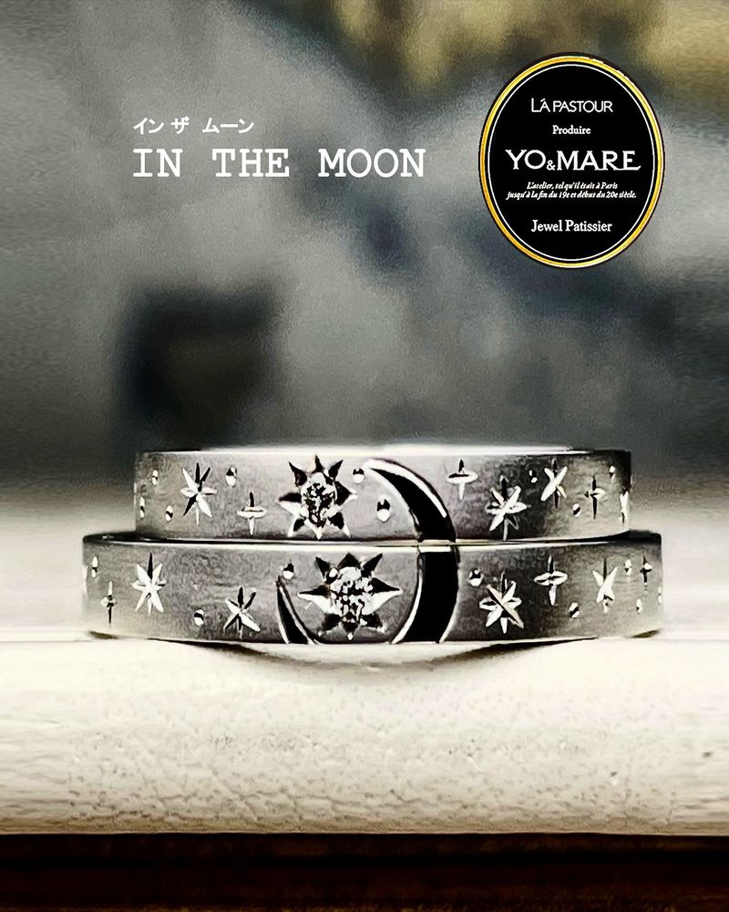 リングを重ねて三日月とダイヤの星の世界を手彫り模様で描いた結婚指輪オーダーメイド作品