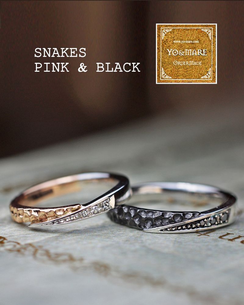 スネークデザインの結婚指輪オーダーメイド作品。
ピンクゴールドとプラチナのレディスリング、ブラックゴールドとプラチナのメンズリングの２カラーペアリングです。
