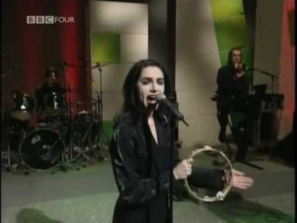 PJ Harvey... Meet Ze Monsta (Live)