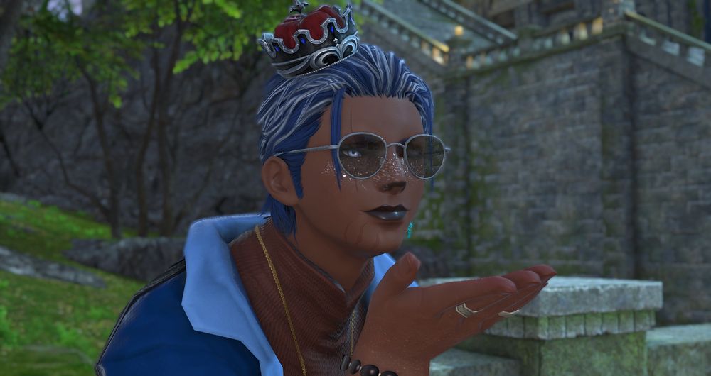 A Hellsguard Roegadyn woman from Final Fantasy XIV. She wears a short-sleeved blue coat with a turtleneck sweater underneath, sunglasses and a small crown. She's blowing a kiss with a wink.