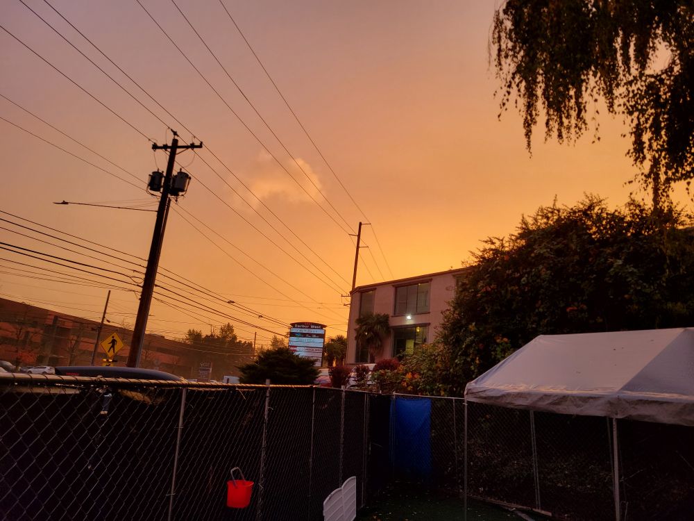 Picture of a sunset sky in a nice orange shade