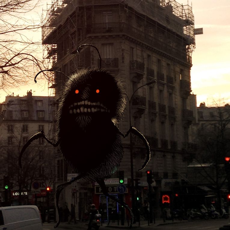 Une sorte d'insecte géant aux yeux rouges déambule près de la Place de la République à Paris