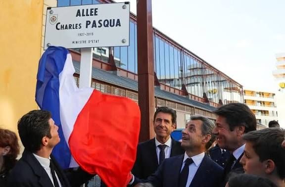 Sarko et Estrosi inaugurant l'allée Charles Pasqua à Nice.

