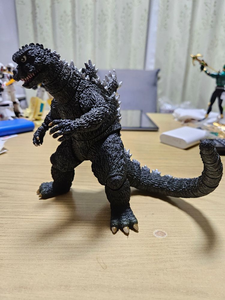 総進撃版ゴジラです