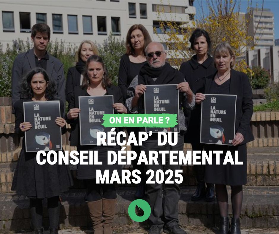 Photo des élus du groupe Ecologie & Solidarités posant avec une pancarte "La Nature en Deuil" slogan adopté par la LPO pour dénoncer les coupes budgétaires sur la transition écologique et la protection de la biodiversité
