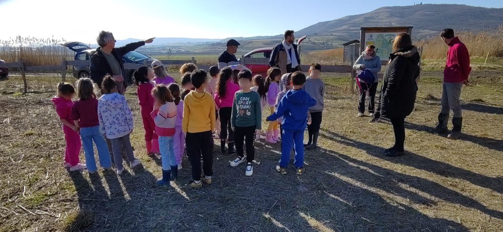 Un groupe de CP accueilli sun la plaine par la Ferme de Sarliève et le Roseau
