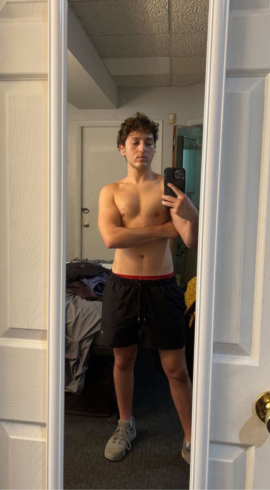 incredibly like unbelievably sexy and mostly twinky but definitely starting to achieve twunky(!) chicagoan gay guy
