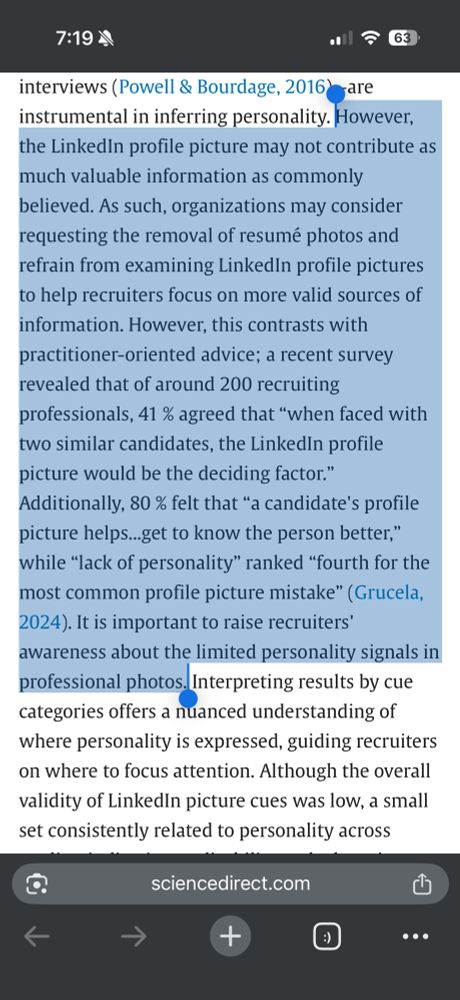 Still, recruiters believe they can “tell how professional the applicant is by looking at his/her profile picture”, searching for signs that candidates are “put together” and “dressed appropriately” (Zide et al., 2014).
These findings carry practical implications. Information available during recruitment—resumés (Härtel, Breil et al. 2024), LinkedIn profiles (Härtel, Schuler et al. 2024), job interviews (Powell & Bourdage, 2016)—are instrumental in inferring personality. However, the LinkedIn profile picture may not contribute as much valuable information as commonly believed. As such, organizations may consider requesting the removal of resumé photos and refrain from examining LinkedIn profile pictures to help recruiters focus on more valid sources of information. However, this contrasts with practitioner-oriented advice; a recent survey revealed that of around 200 recruiting professionals, 41 % agreed that “when faced with two similar candidates, the LinkedIn profile picture would be the deciding factor.” Additionally, 80 % felt that “a candidate's profile picture helps...get to know the person better,” while “lack of personality” ranked “fourth for the most common profile picture mistake” (Grucela, 2024). It is important to raise recruiters' awareness about the limited personality signals in professional photos. Interpreting results by cue categories offers a nuanced understanding of where personality is expressed, guiding recruiters on where to focus attention. Although the overall validity of LinkedIn picture cues was low, a small set consistently related to personality across studies, indicating replicability and advancing our cumulative understanding of personality signals in professional photos. Facial expression cues—eye contact and smiling—were the most trait-relevant: agreeable individuals' eye contact replicated earlier LinkedIn research (Van de Ven et al., 2017), and their smiling tendency appeared in both resumé (Fernandez et al., 2017) and LinkedIn pic…