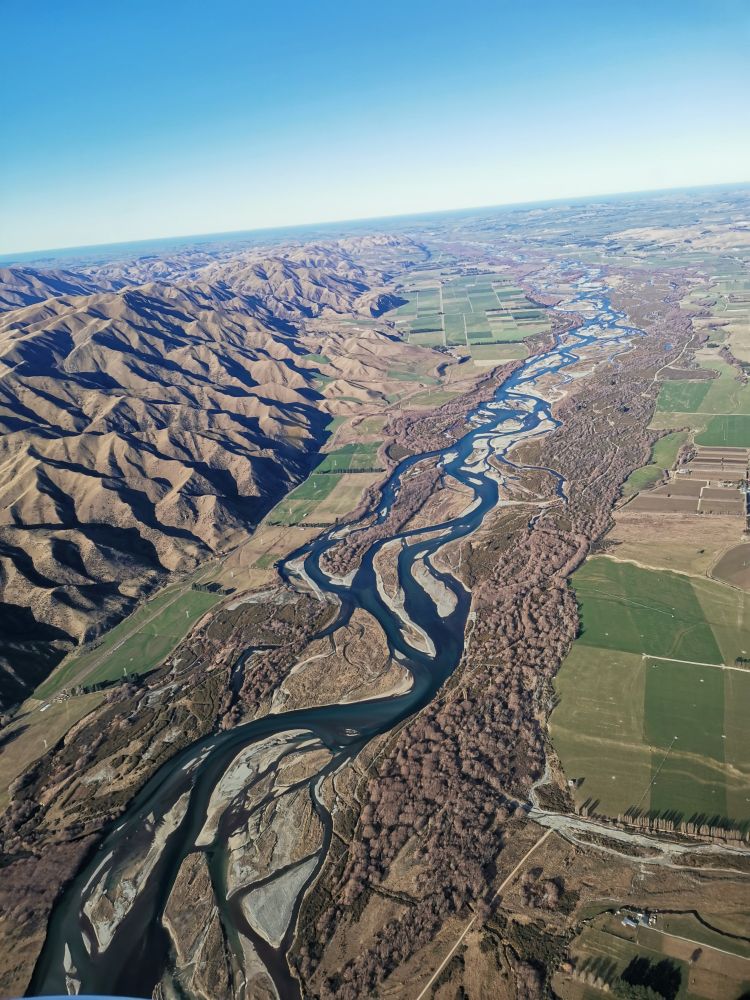 The mighty Waitaki river, the tears of Aoraki. A braided river stretching from Lake Pukaki down the hydro dams that power the country to the vast Pacific ocean. An absolute stunner.