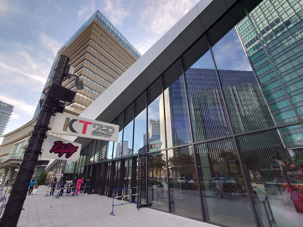 午後のKT Zepp Yokohama前
開演直前なので誰もいない