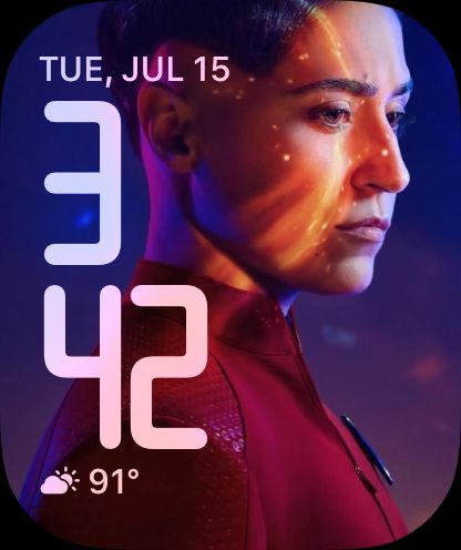 Screenshot of an Apple Watch watchface featuring Star Trek Strange New Worlds' Ortegas.