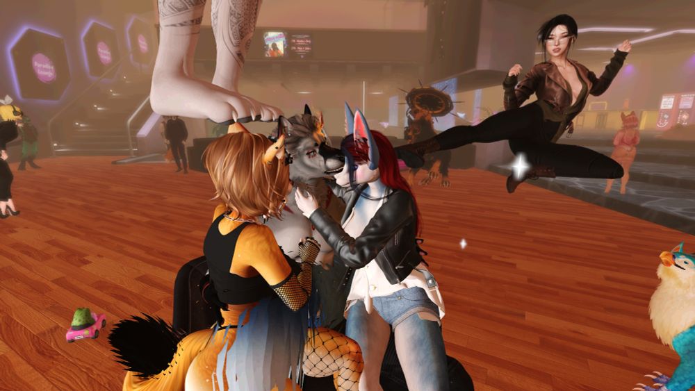 Three furries trying to cuddle together and peoples making fun of them... This is what happen in Paradise Lounge, Second Life! :D 