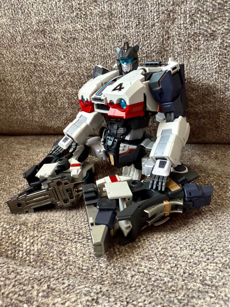 Bingotoys Jezzy in robot mode with doors down 