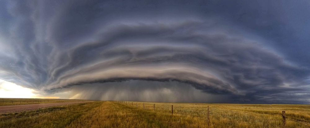 Layered shelf cloud 