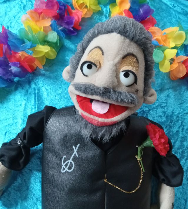 Photograph of a muppet version of Izzy Hands from Calypso's Birthday, episode 6 of OFMD season 2. On his chest, he has been signed by Con O'Neill.