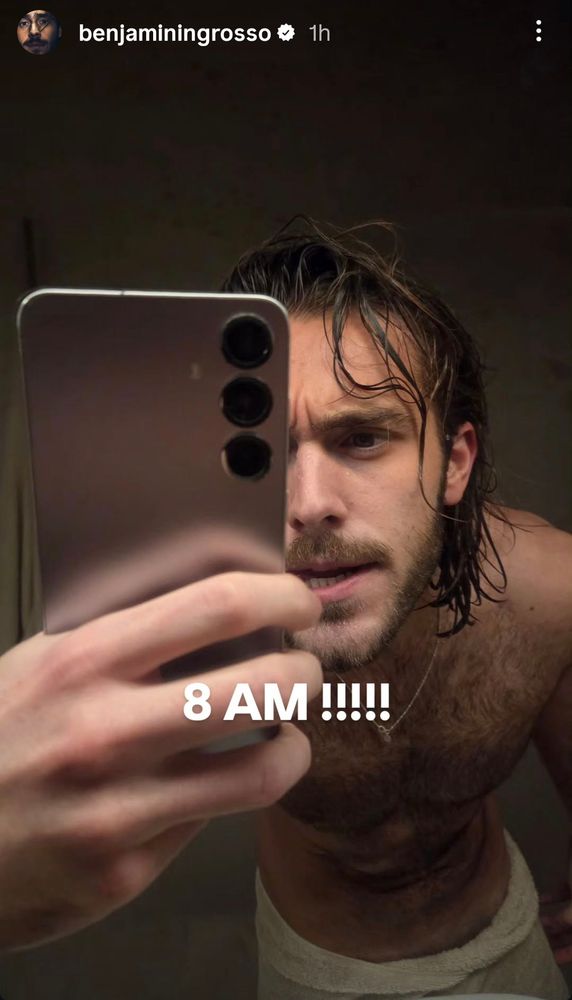Benjamin ingrosso's Instagram Story with him holding his phone, topless leaning into the camera and just the text '8 AM !!!!!!!'