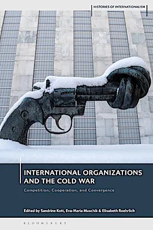 Bookcover of "International Organizations and the Cold War: Competition, Cooperation, and Convergence" displaying a picture of a gun with a knotted barrel. Copyright by Bloomsbury 2025.