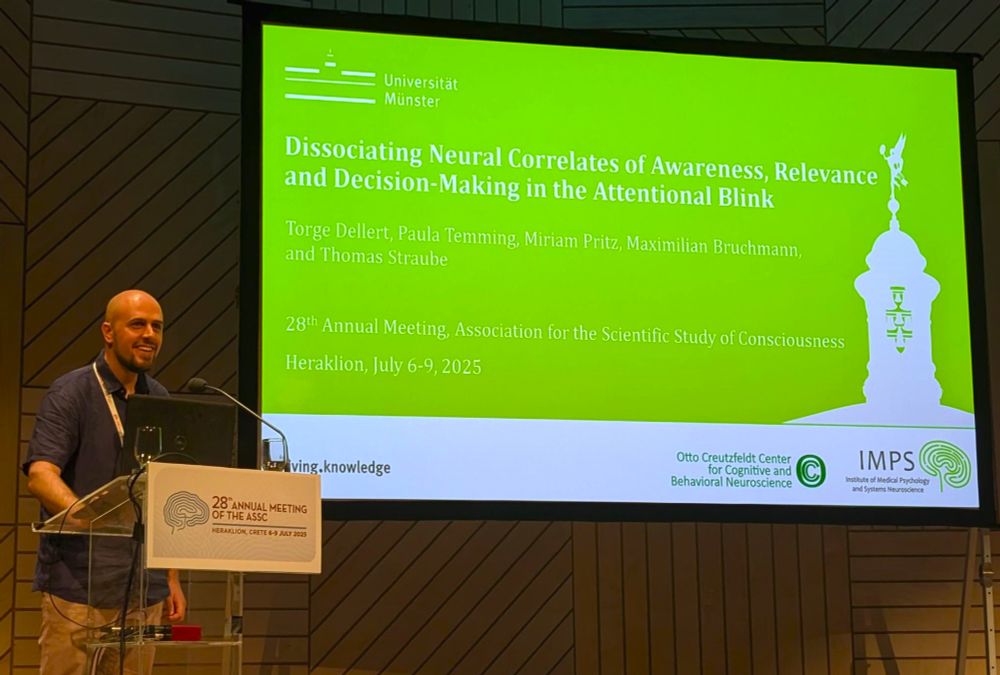 Torge Dellert giving a talk on "Dissociating neural correlates of awareness, relevance and decision-making in the attentional blink", a study conducted in collaboration with Paula Temming, Miriam Pritz, Maximilian Bruchmann and Thomas Straube at the University of Münster