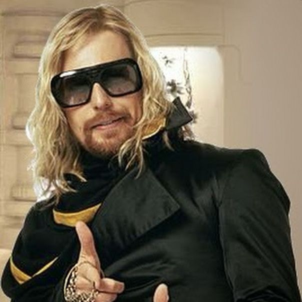 Sam Rockwell as Zaphod Beeblebrox from The Hitchhikers Guide To The Galaxy 2005 movie 