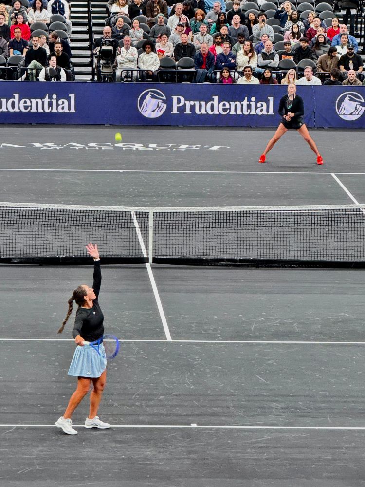 Jessica Pegula serving against Amanda Anisimova 